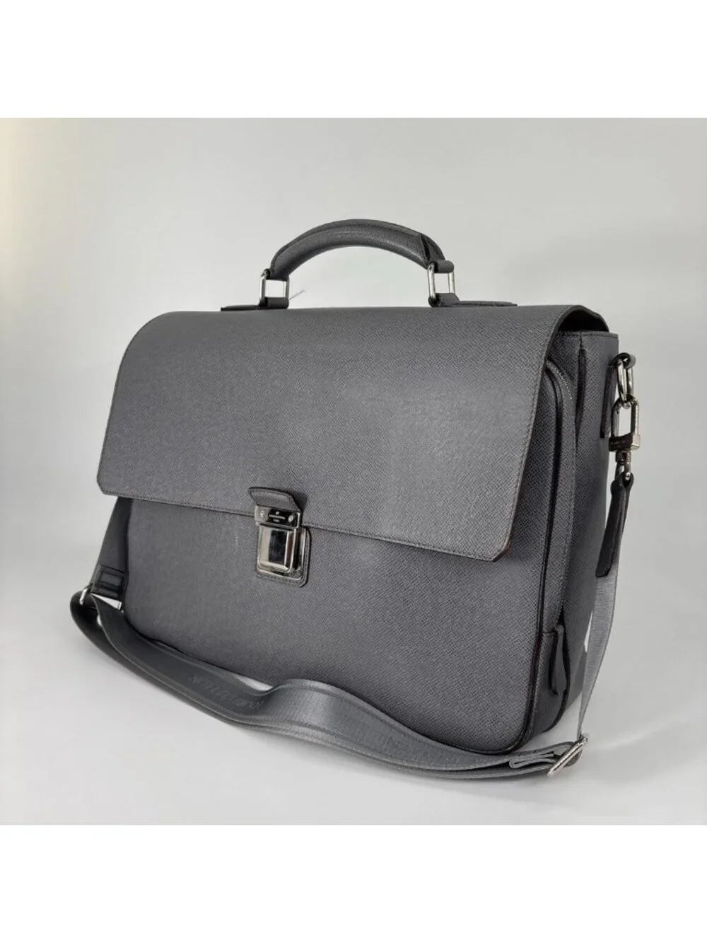 Louis Vuitton Super Taiga Vasili GM Business Bag Gray